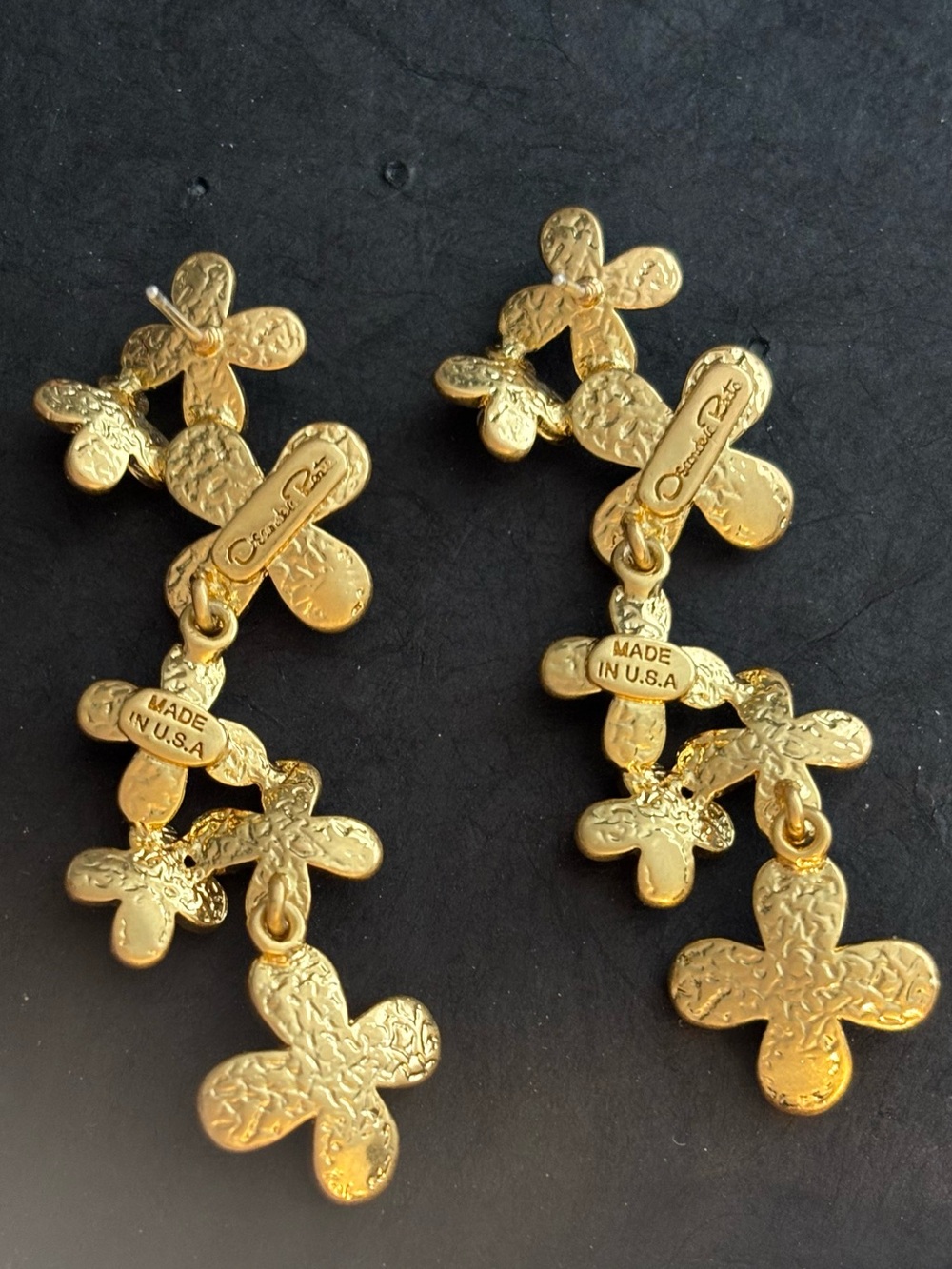 Oscar de la Renta • Gold Hydrangea Crystal Pearl Cascade Earrings - Picture 5 of 10